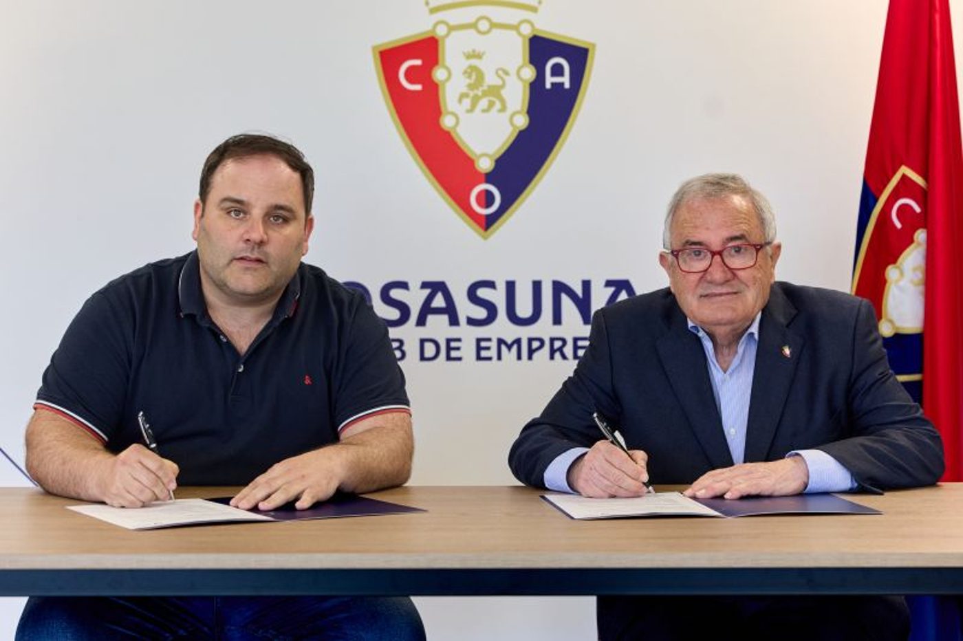 Firma del acuerdo con la Fundación Osasuna